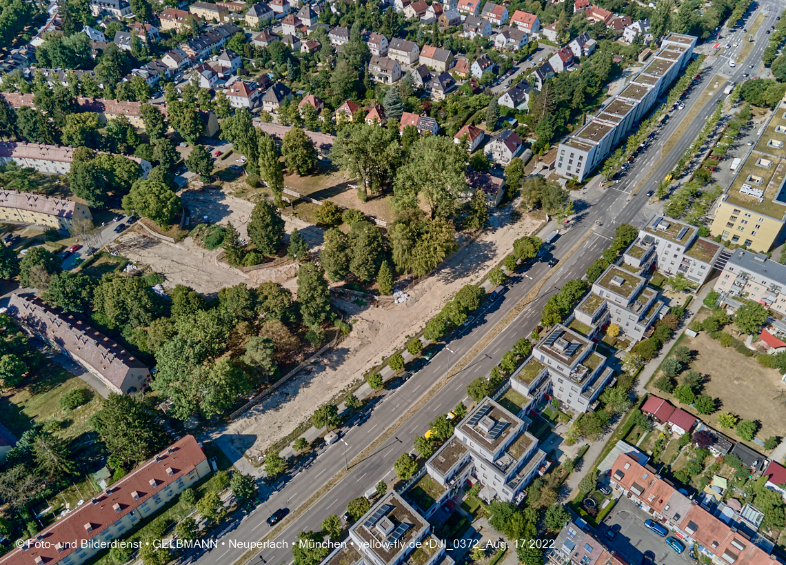 17.08.2022 - Luftbilder von der Baustelle Maikäfersiedlung in Berg am Laim